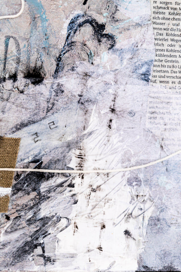 Abstract Painting - Original Wall Art – Oil & Acrylic on Canvas – Minimalist Contemporary Abstract Wall Art – Mit I (16"x16" | 40x40cm)